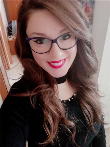 Laureata in lingue offre lezioni di inglese a ragazzi delle scuole elementari, medie e superiori. Aiuto anche per idoneità linguistica. Possibile aiuto compiti in varie altre materie
