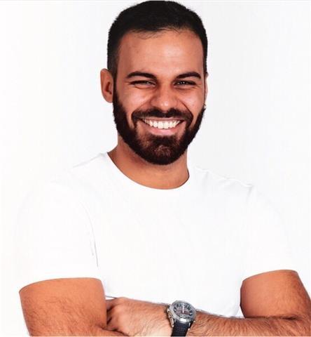 Licenciado en arqueologia con máster prehistoria, busco que mis alumnos no sólo sepan datos, sino que entiendan la historia, ya que para entender el presente se ha de entender el pasado