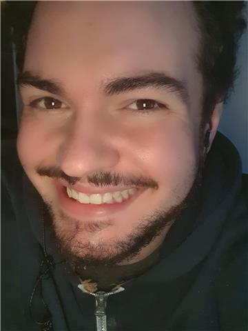 RAGAZZO 25 ANNI NATO A ROMA ORIGINI AMERICANE ( NEW ORLEANS ) BILINGUE INGLESE ITALIANO DALLA NASCITA IMPARTISCO LEZIONI PRIVATE DI GRAMMATICA, CONVERSATION AND LISTENING PRACTICE. CONSAPEVOLE CHE IL COLLOQUIARE PRIMA dell apprendere la grammatica sia fon