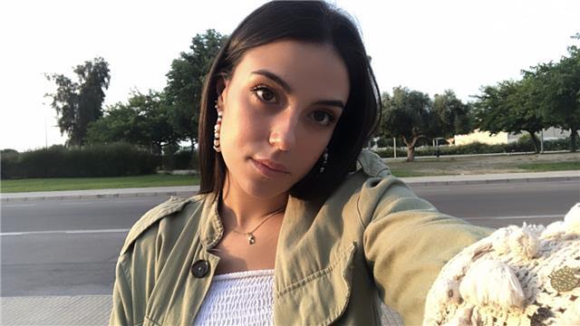 Estudiante de universidad ofrece clases particulares a niños