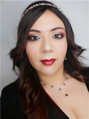 Truccatrice professionale, con tanto di qualifica... Amo trasmettere le mie conoscenze riguardanti il mondo Beauty in generale