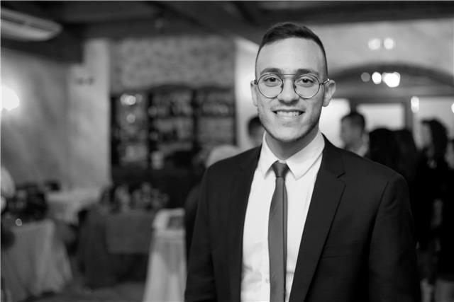 Insegnante di storia, offre lezioni private di aiuto o di recupero materie