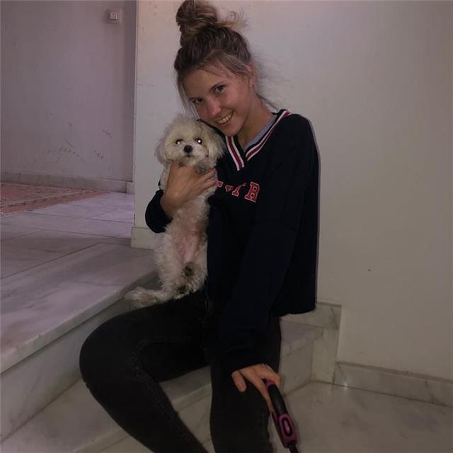 Profesora de inglés con el nivel C1. Ofrezco clases particulares de inglés (solo prácticas de speaking) para los alumnos desde los 10 años