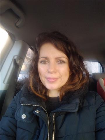 Mother tongue English teacher available in Sicily. Degree trained nurse manager and mother