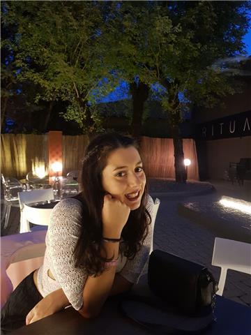 Studentessa universitaria in biologia impartisce ripetizioni di matematica, chimica, fisica, biologia per scuole superiori, medie ed elementari