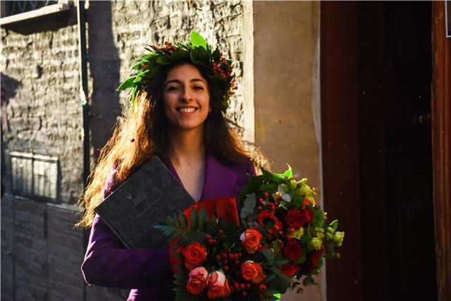 Diplomata al Liceo Linguistico Leonardo da Vinci, Jesi (AN), può contare su una conoscenza avanzata di inglese e spagnolo e dà disponibilità per un aiuto anche in altre materie umanistiche