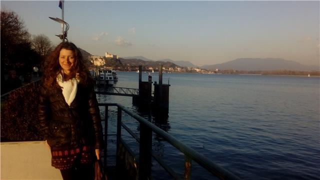 Offro lezioni private in tutte le materie richieste per bambini che frequentano elementari e medie, ho esperienza di doposcuola, laurea in lettere inclusa abilitazione all'insegnamento, sono automunita e posso adattarmi agli orari richiesti. Mi piace molt