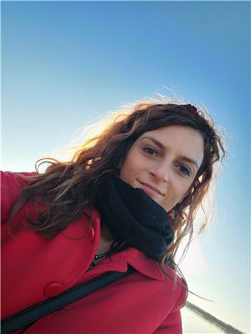 Ragazza di 33 anni laureata in sociologia impartisce ripetizioni di storia, italiano, inglese, storia dell'arte