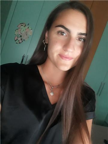 Studentessa diplomata offre lezione online di lingua italiana per bambini delle elementari e ragazzi delle scuole medie