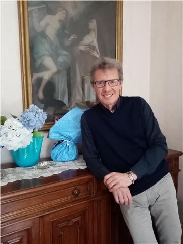 Insegnante madrelingua francese con esperienza anche nel parlato con comunicazione comune. Disponibile subito. Cittadinanza francese