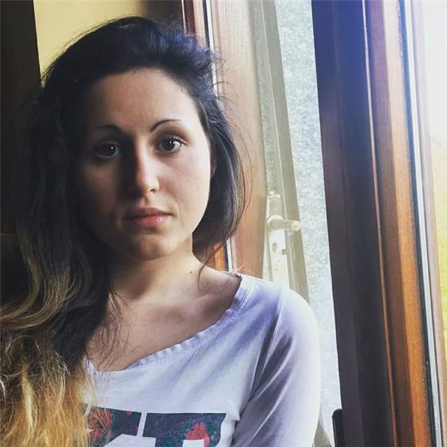 Insegnante non di professione di lingue(Inglese, Spagnolo e Francese), ma non solo. Offresi anche per Storia e Storia dell'Arte