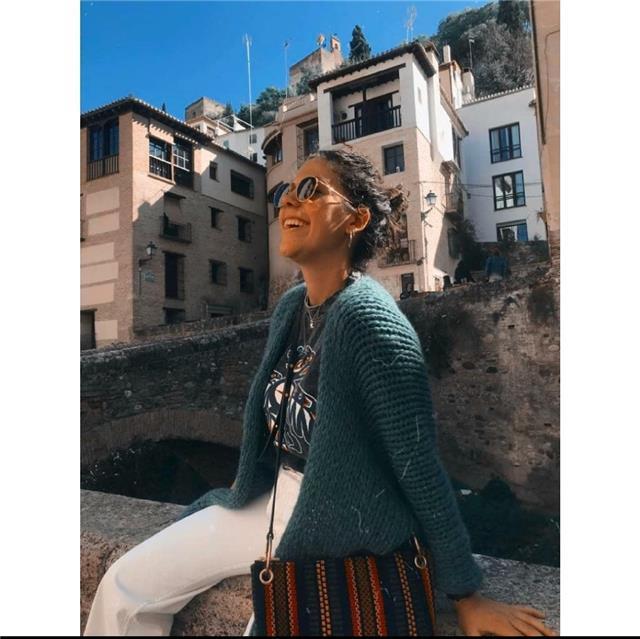 Graduada en biotecnología y con un máster en inmunología. soy una chica muy responsable,simpática y me encantan los niños, además, soy monitora de ocio y tiempo libre