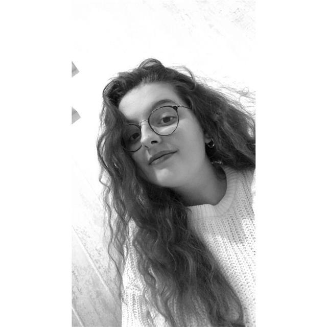 J'offre des cours d'anglais pour les débutants, n'hésitez pas à demander.. Je suis à votre écoute. Je peux également aider pour les devoirs ou tout problème
