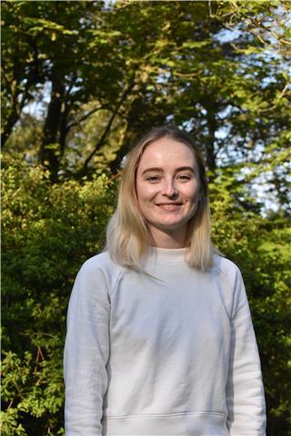 I am an English Teacher looking to give online classes, conversation classes in particular