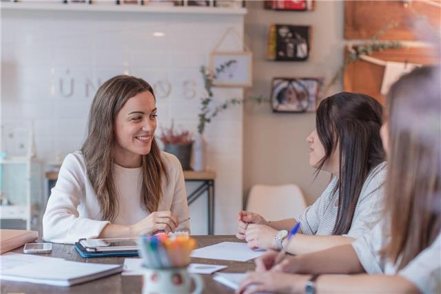 Psicopedagoga con amplia experiencia en el trabajo con familia y niños con dificultades de aprendizaje. Realizó refuerzo escolar, rehabilitando las dificultades existentes tras valorarlas inicialmente. Pautas a padres para trabajar en casa y método de est