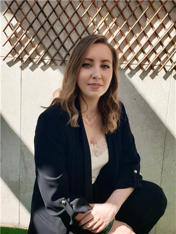 Maestra de educación primaria con b2 en inglés y b1 en francés