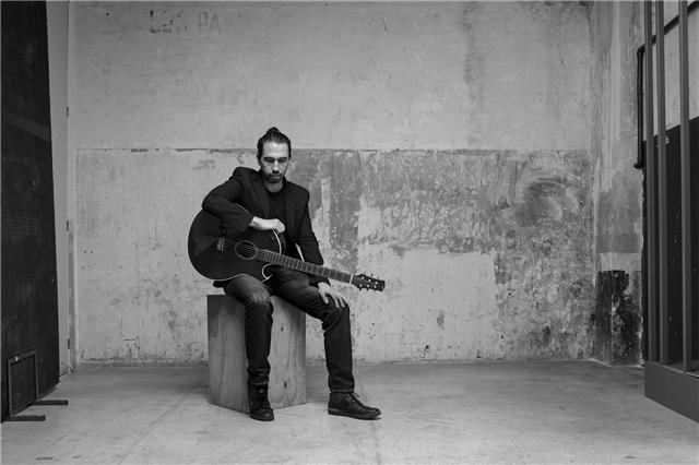 Músico ampliamente experimentado ofrece clases particulares de guitarra, armonía y composición