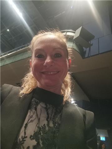 Professoressa di lingue straniere impartisce ripetizioni di tedesco, inglese e spagnolo