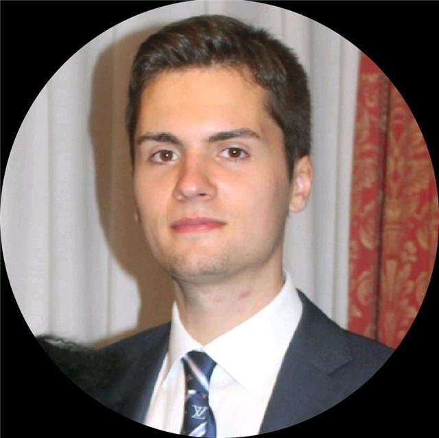 Laureato in giurisprudenza con 110l con menzione di merito