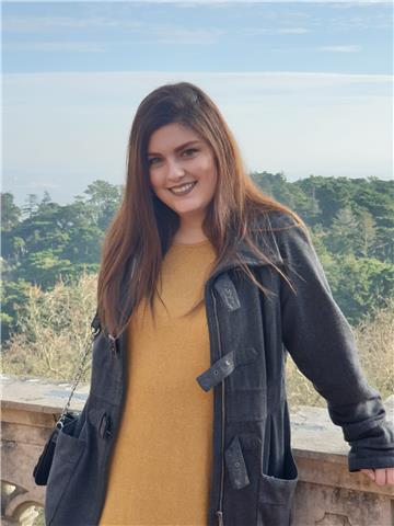 Estudiante de periodismo imparte clases de la rama de humanidades (historia del arte, griego, latín, lengua, historia) a nivel de eso o bachillerato