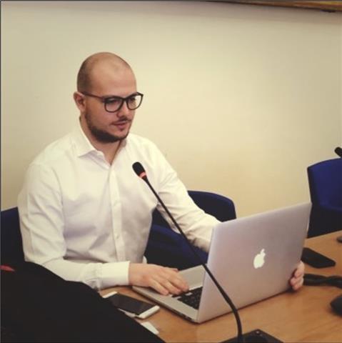 Laureato magistrale in ingegneria informatica offre lezioni di programmazione in diversi linguaggi