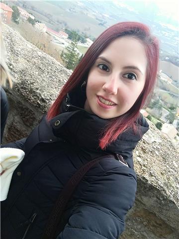 Insegnante di matematica con 2 anni d'esperienza offre lezioni a ragazzi di scuole medie e superiori in modalità online