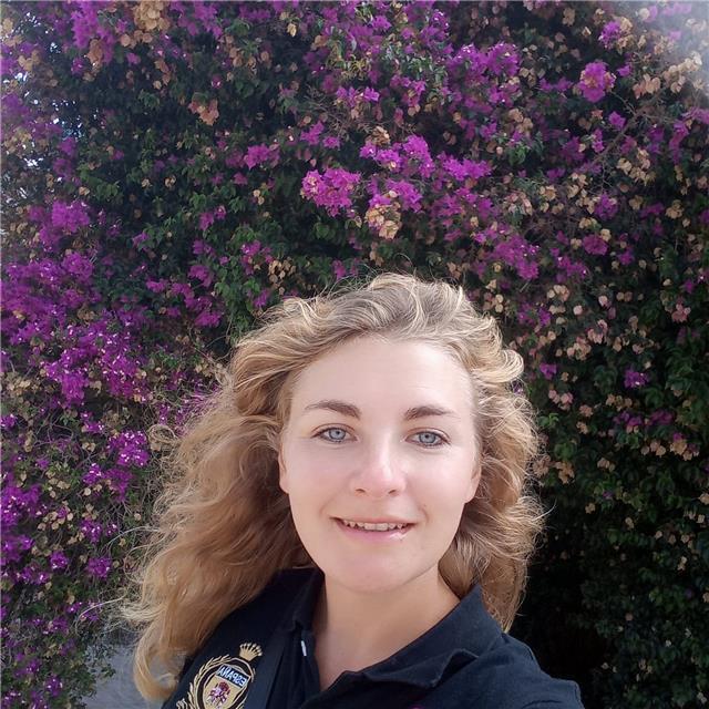 Hola! soy elena, profesora de inglés con 6 años de experiencia en la enseñaza de la lengua inglesa a niños y adultos. puedo enseñarte hasta nivel c1