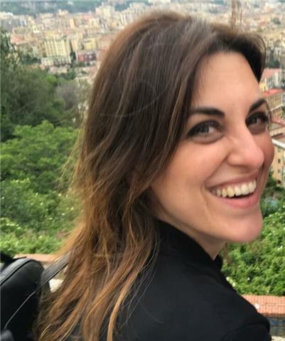 Diplomata al quinto anno impartisce lezioni per l'avviamento ed i primi anni di studio