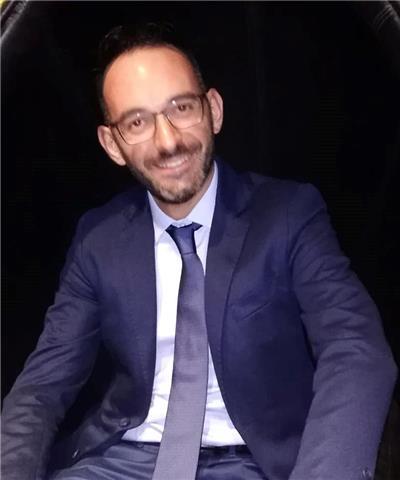 Ricercatore presso azienda farmaceutica impartisce lezioni, a studenti delle scuole superiori e universitari, delle seguenti materie:- chimica generale- chimica inorganica- chimica organica- chimica analitica- biochimica