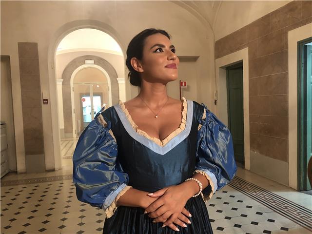 Diplomata in canto lirico e teatro musicale Al conservatorio di Salerno con 110 e lode con menzione . Cantante lirica con esperienza di Teatro , esperienza in accademie e concorsi . L’annuncio è rivolto per i ragazzi che vorrebbero avere preparazione per 