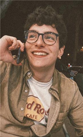 Soy estudiante universitario de la universidad de málaga con promedio de 9,45 en bachillerato de ciencias sociales, pudiendo enseñar historia, lengua y geografía, en las cuales obtuve un 10