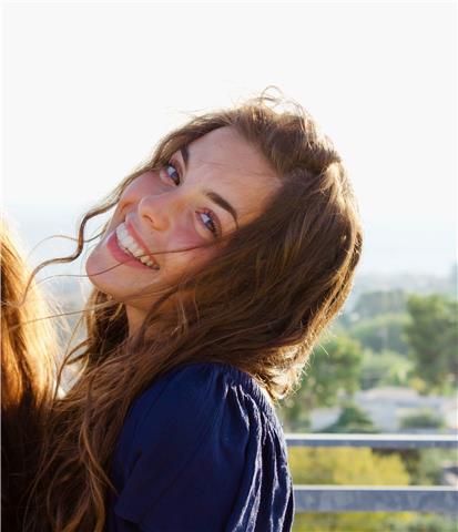 Ragazza laureata in Violoncello presso il Conservatorio Giuseppe Verdi di Milano, figlia di musicisti professionisti e amante della musica, offre lezioni private di violoncello, pianoforte, musica e aiuto compiti. Per me non ci sono limiti di età!