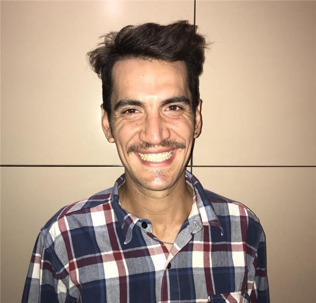 Doy clases de lengua y literatura en español, ya que soy argentino