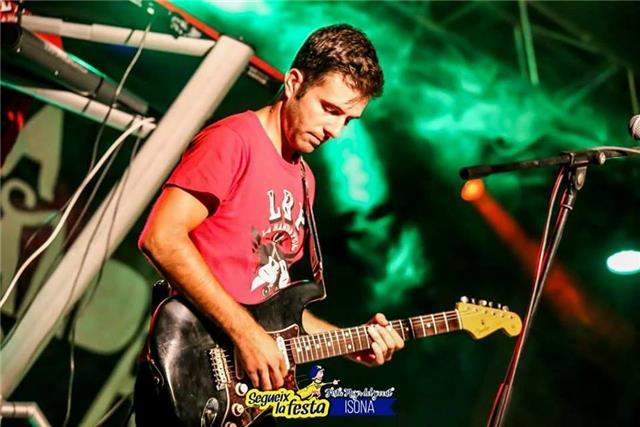 Clases de guitarra , armonía y lenguaje musical