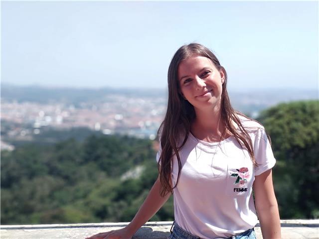 Soy graduada en enfermería con Máster de profesorado, con experiencia dando clases en secundaria y FP de sanidad