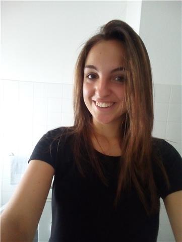 laureata in biotecnologie e diplomata al Liceo classico