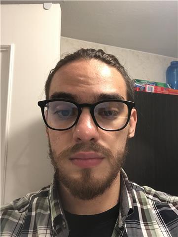 Soy un estudiante del área de salud. tengo 27 años, vivo en la zona de navalcarnero y busco ayudar en él área de la ciencia