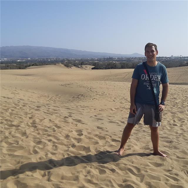 Profesor particular de matemáticas, inglés, lengua, ciencias naturales y ciencias sociales. 5 años de experiencia con niñ@s hasta 2 de la e.s.o