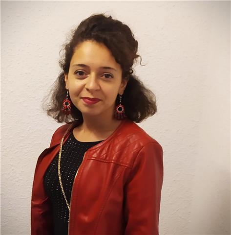 Laureata in Mediazione culturale, impartisce lezioni e offre ripetizioni per spagnolo e francese