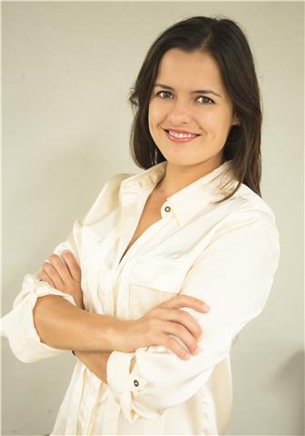 Profesora de bellas artes: dibujo, pintura, lino- grabado, historia del arte, entre otras técnicas básicas