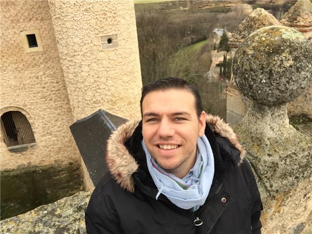 Doy clases particulares de todas las asignaturas para alumnos de primaria y rama de letras para alumnos de secundaria. licenciado en historia con b2