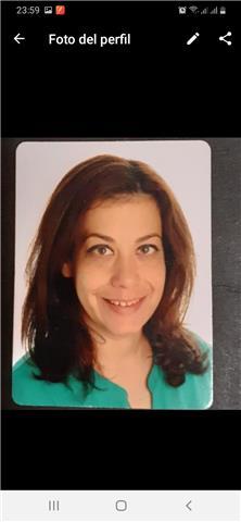 Chica nativa de estados unidos da clases de inglés de tipo conversación, gramatica, o refuerzo para niños y adultos