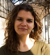 Laureata in filosofia offre lezioni di italiano, storia e geografia agli/alle alunni/e della scuola primaria e secondaria di primo grado, con metodi di insegnamento adattati al singolo o alla singola discente. impartisce anche lezioni di storia, italiano,