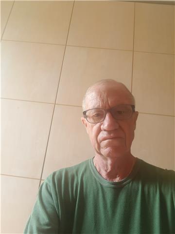 laureato in medicina veterinaria. Ex Direttore Generale di azienda farmaceutica, ora in pensione