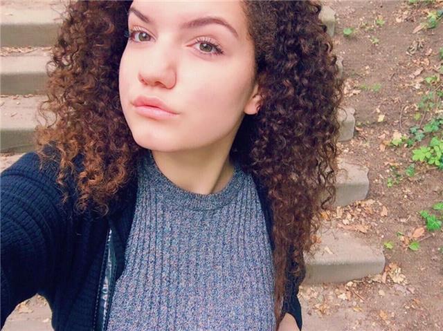 studentessa per ripetizioni scuola media e lezioni di italiano e inglese