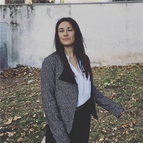 Studentessa universitaria offre aiuto compiti e studio fino alle superiori. aiuto in lingue (spagnolo, inglese, tedesco per principianti)