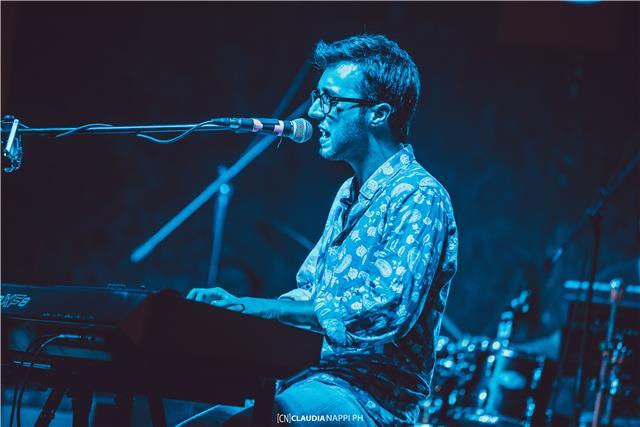 Laureato in Pianoforte Jazz e Pop, sono un Producer-Songwriter