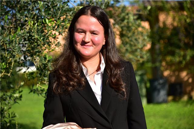Laureata in Lingue si offre come aiuto compiti di materie scolastiche per studenti di elementari e medie