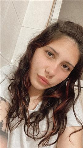 Profesora de lengua castellana nativa, me ofrezco a dar clases