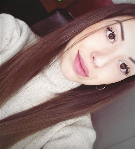 Soy una chica joven con ganas de impartir clases de inglés, tengo gran destreza en el idioma. Me adapto a cualquier tipo de alumno desde primaria a Bachillerato y juntos trataremos de sacar el máximo partido a la asigantura